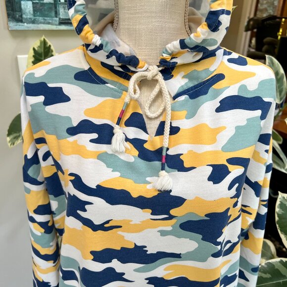 Comfortable Secret Treasures Hoodie & Shorts - Picture 1 of 13